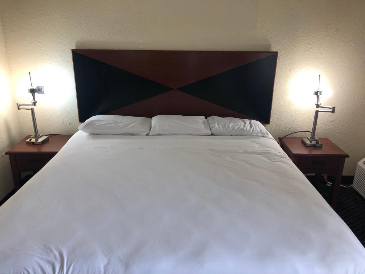 Petersburg Va Hotel Екстериор снимка